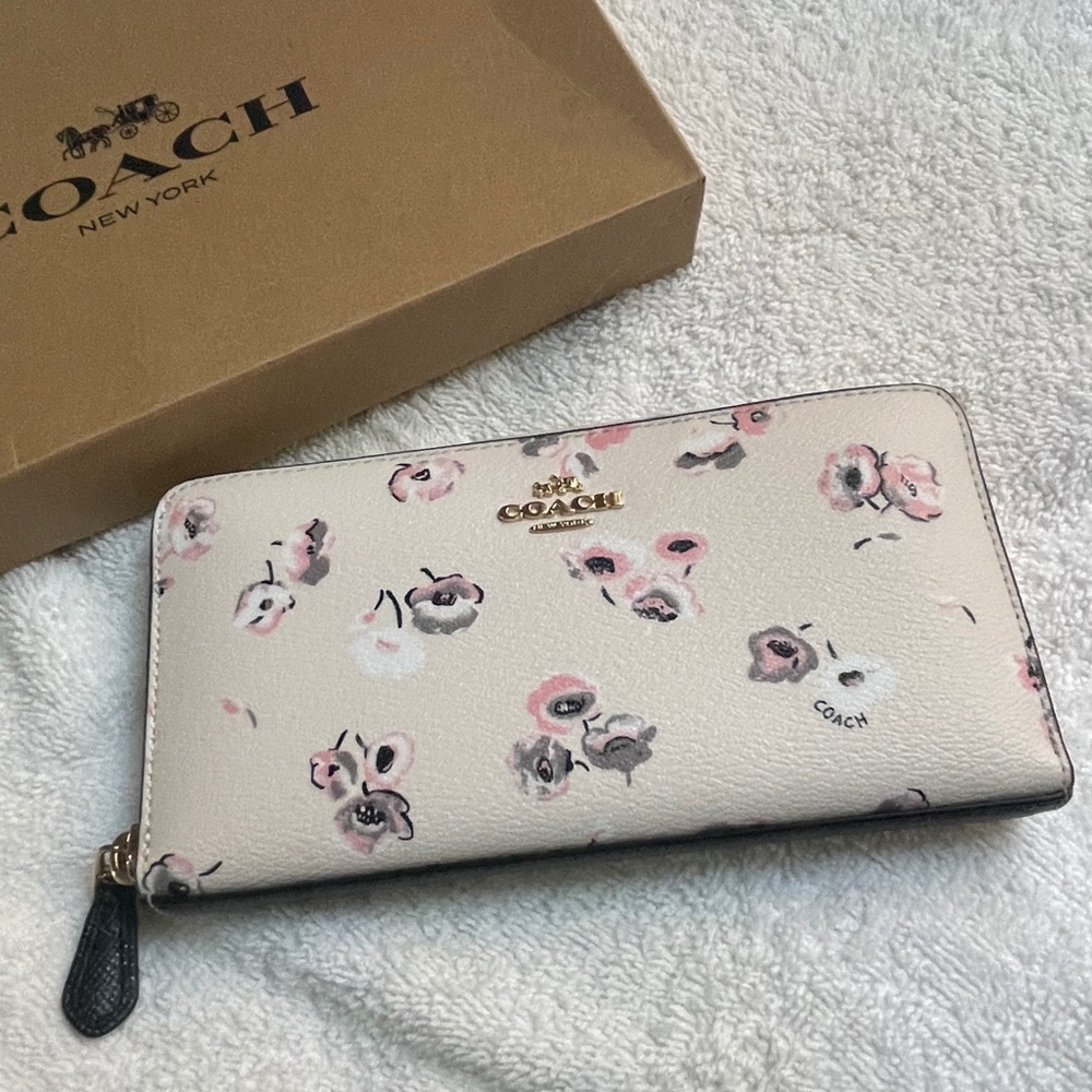 Coach accordion wallet with zipper